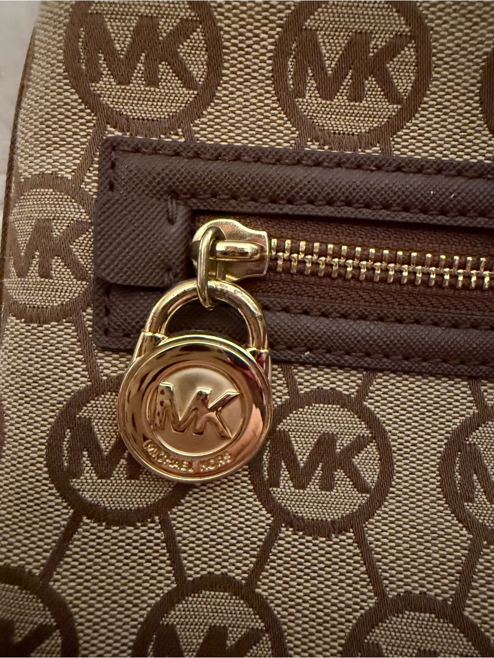 💥MOVING SALE💥Michael Kors Kempton Signature Large Pocket Crossbody. NWOT - Picture 13 of 13